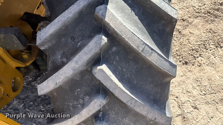 image for item EF6123 2004 Vermeer V120 vibratory cable plow