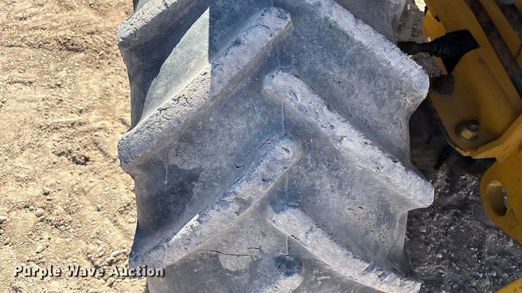 image for item EF6123 2004 Vermeer V120 vibratory cable plow