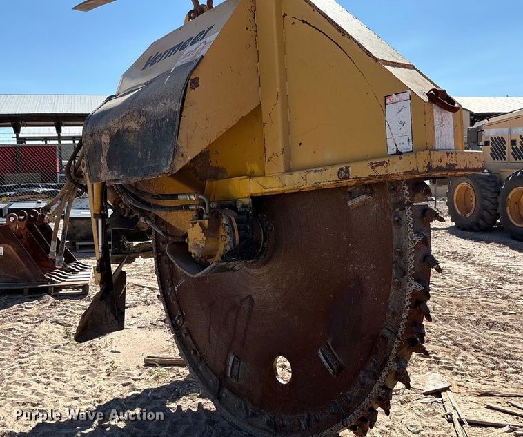 image for item EF6123 2004 Vermeer V120 vibratory cable plow