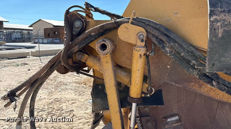 image for item EF6123 2004 Vermeer V120 vibratory cable plow