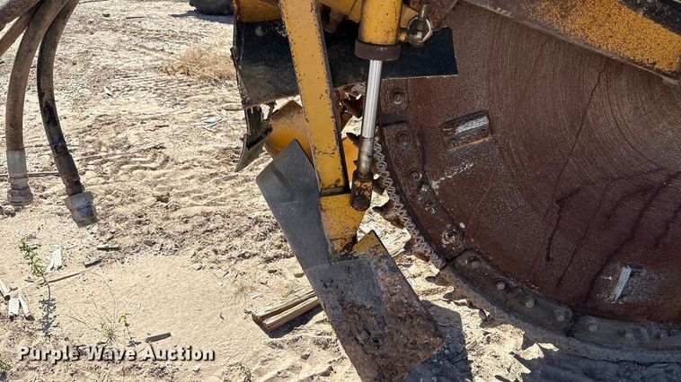 image for item EF6123 2004 Vermeer V120 vibratory cable plow