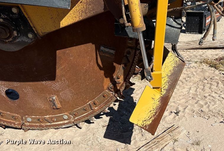 image for item EF6123 2004 Vermeer V120 vibratory cable plow