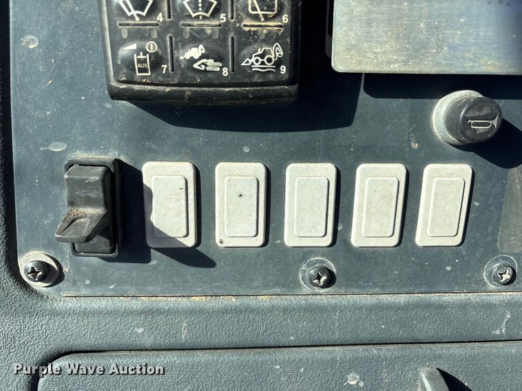 image for item EF6124 2014 John Deere 310SK backhoe