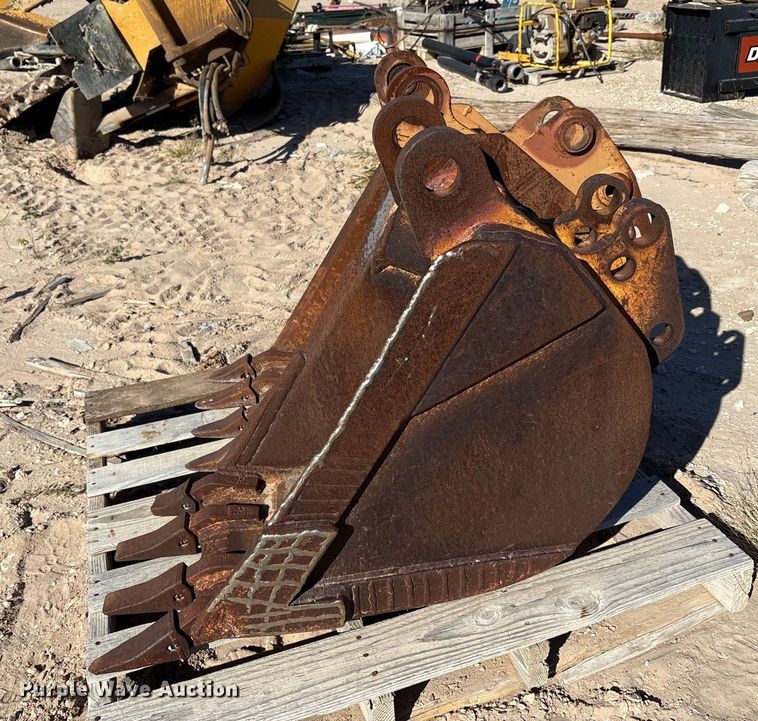 image for item EF6126 (2) Case 580S backhoe buckets