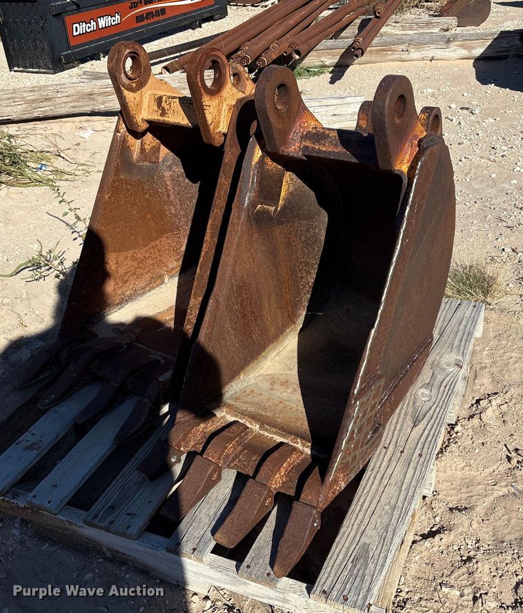 image for item EF6126 (2) Case 580S backhoe buckets