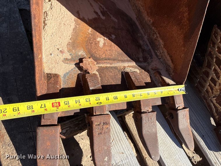 image for item EF6126 (2) Case 580S backhoe buckets