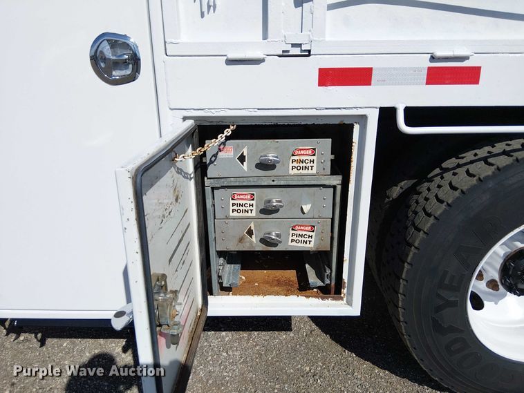 image for item EG1677 2007 Freightliner Business Class M2 Crew Cab crane truck