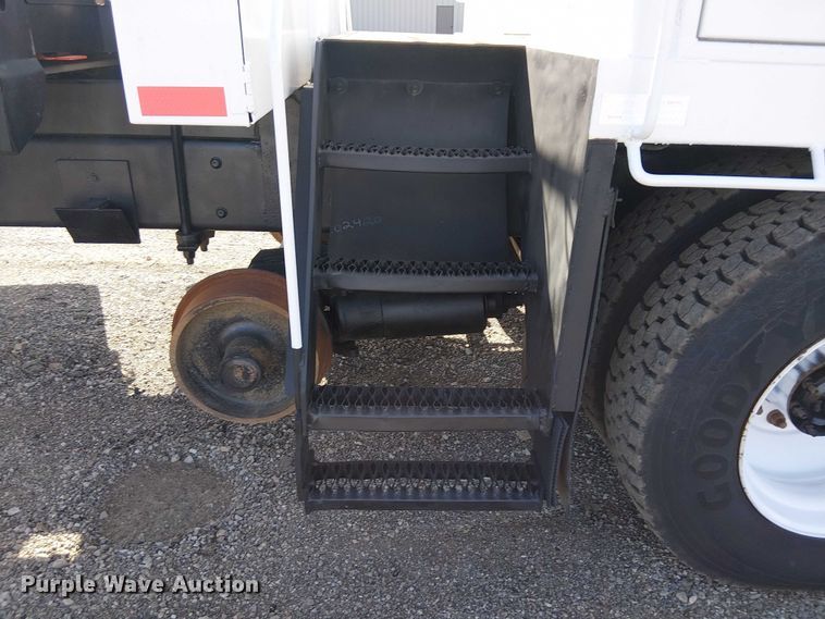 image for item EG1677 2007 Freightliner Business Class M2 Crew Cab crane truck