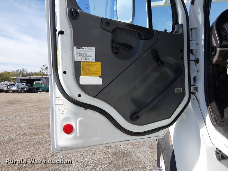 image for item EG1677 2007 Freightliner Business Class M2 Crew Cab crane truck