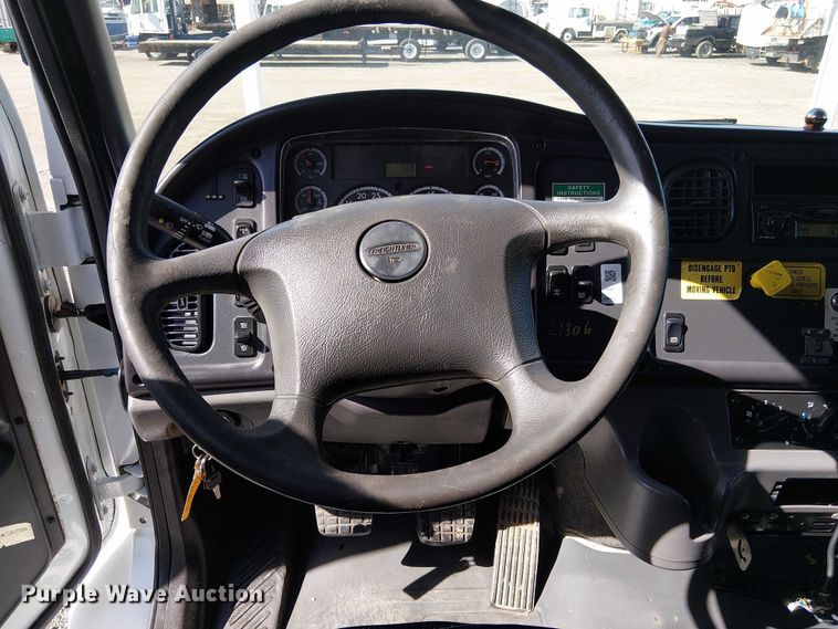 image for item EG1677 2007 Freightliner Business Class M2 Crew Cab crane truck