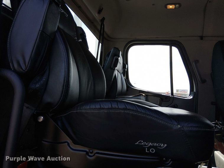 image for item EG1677 2007 Freightliner Business Class M2 Crew Cab crane truck