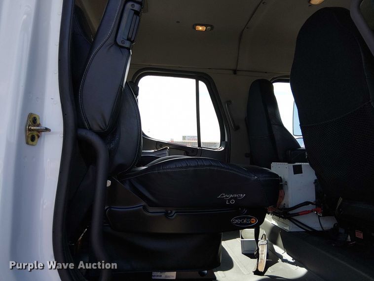 image for item EG1677 2007 Freightliner Business Class M2 Crew Cab crane truck