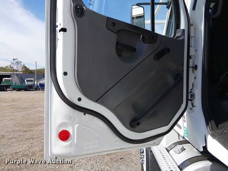 image for item EG1677 2007 Freightliner Business Class M2 Crew Cab crane truck