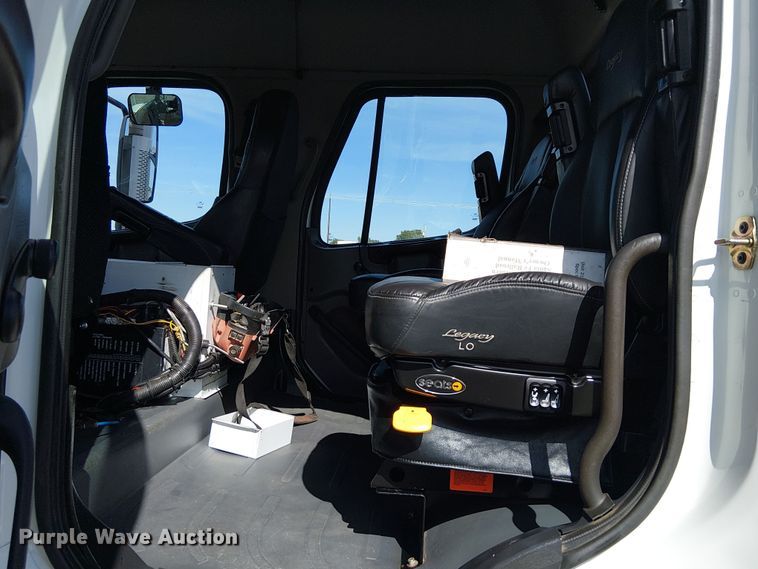 image for item EG1677 2007 Freightliner Business Class M2 Crew Cab crane truck