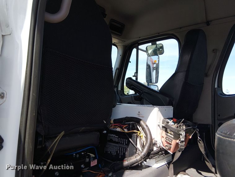 image for item EG1677 2007 Freightliner Business Class M2 Crew Cab crane truck