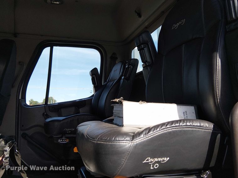 image for item EG1677 2007 Freightliner Business Class M2 Crew Cab crane truck