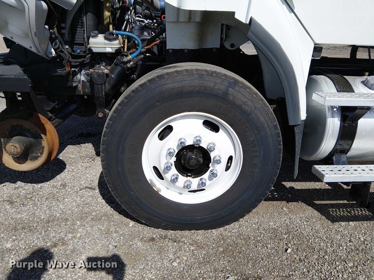 image for item EG1677 2007 Freightliner Business Class M2 Crew Cab crane truck