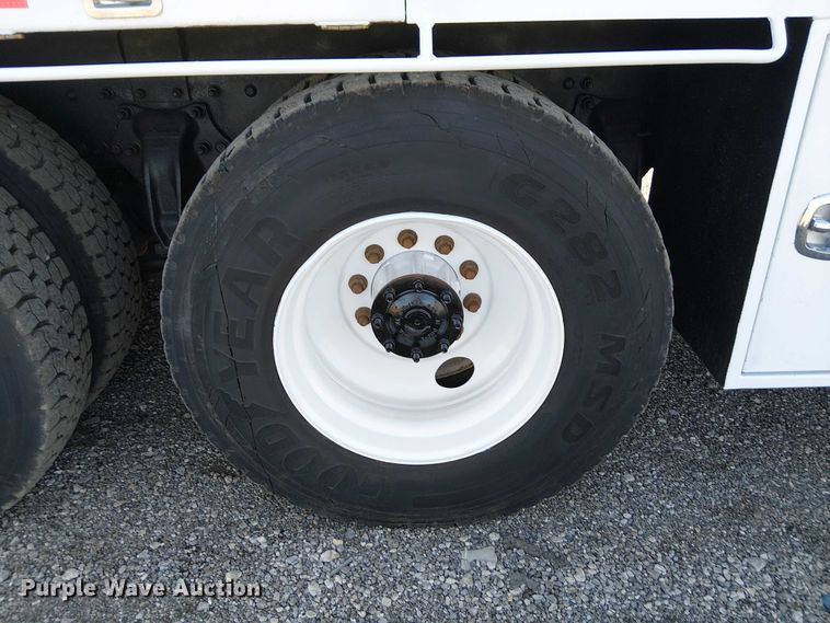 image for item EG1677 2007 Freightliner Business Class M2 Crew Cab crane truck