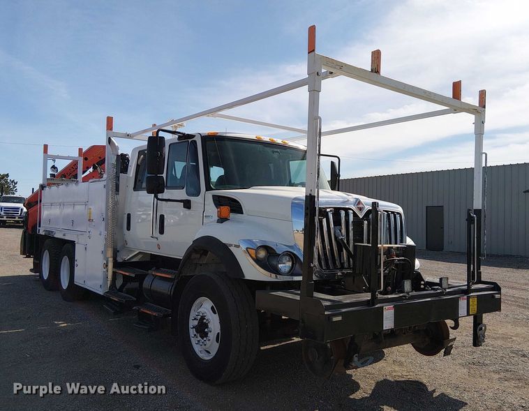 image for item EG1678 2010 International WorkStar 7500 Crew Cab crane truck