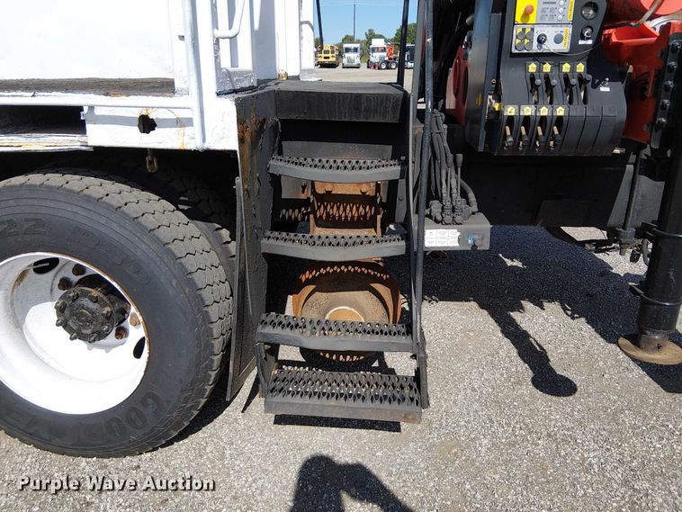 image for item EG1678 2010 International WorkStar 7500 Crew Cab crane truck