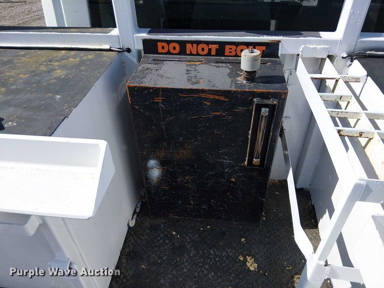 image for item EG1678 2010 International WorkStar 7500 Crew Cab crane truck