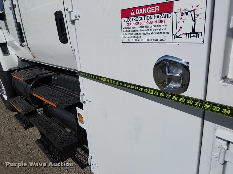 image for item EG1678 2010 International WorkStar 7500 Crew Cab crane truck