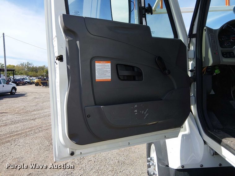 image for item EG1678 2010 International WorkStar 7500 Crew Cab crane truck