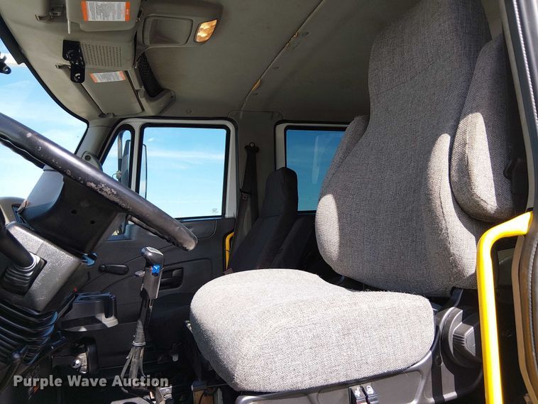 image for item EG1678 2010 International WorkStar 7500 Crew Cab crane truck