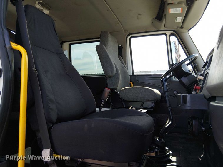 image for item EG1678 2010 International WorkStar 7500 Crew Cab crane truck