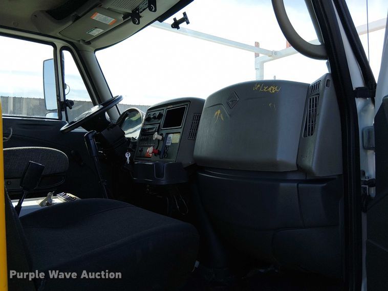 image for item EG1678 2010 International WorkStar 7500 Crew Cab crane truck