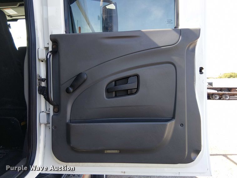 image for item EG1678 2010 International WorkStar 7500 Crew Cab crane truck