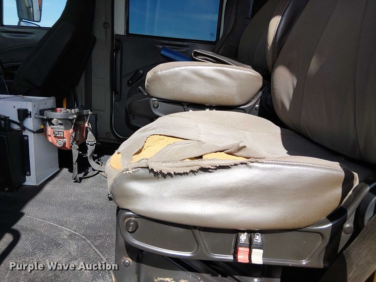 image for item EG1678 2010 International WorkStar 7500 Crew Cab crane truck