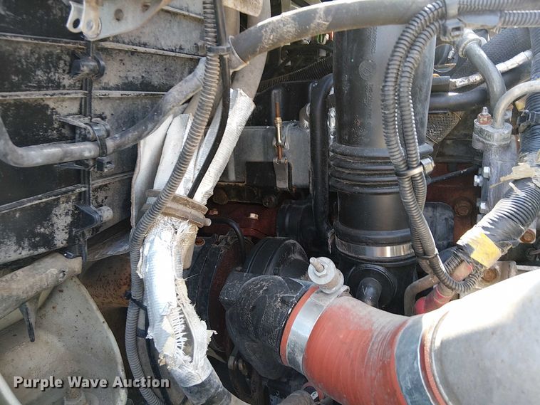 image for item EG1678 2010 International WorkStar 7500 Crew Cab crane truck