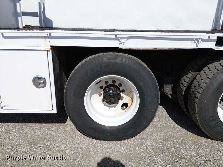 image for item EG1678 2010 International WorkStar 7500 Crew Cab crane truck