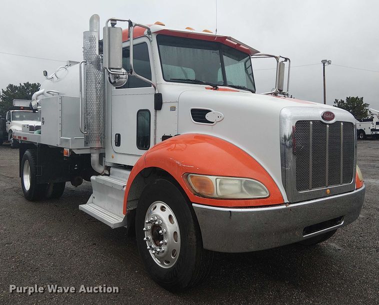 image for item EG1685 2014 Peterbilt 330 vacuum truck