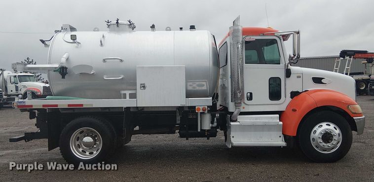 image for item EG1685 2014 Peterbilt 330 vacuum truck