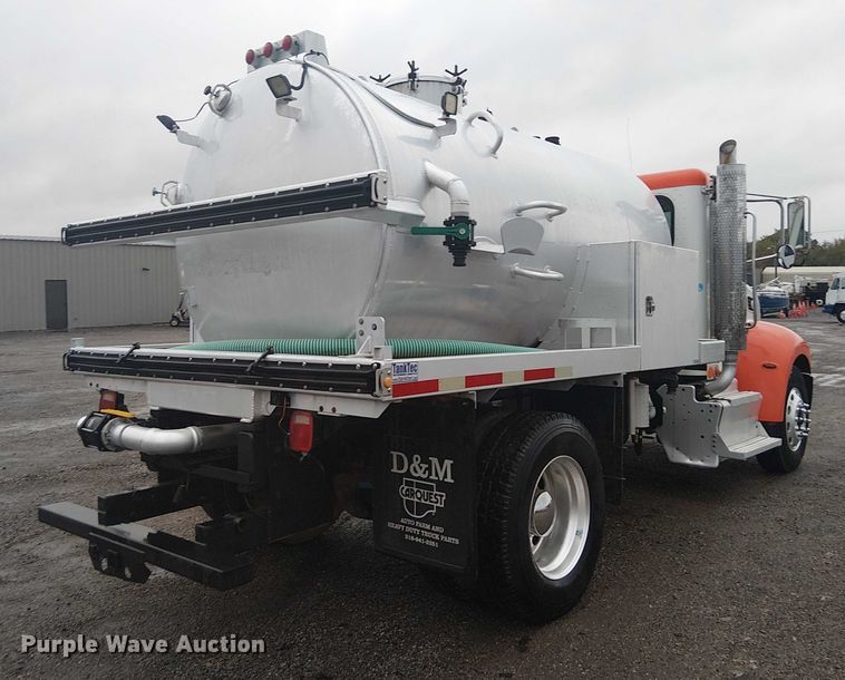image for item EG1685 2014 Peterbilt 330 vacuum truck