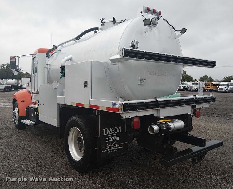 image for item EG1685 2014 Peterbilt 330 vacuum truck
