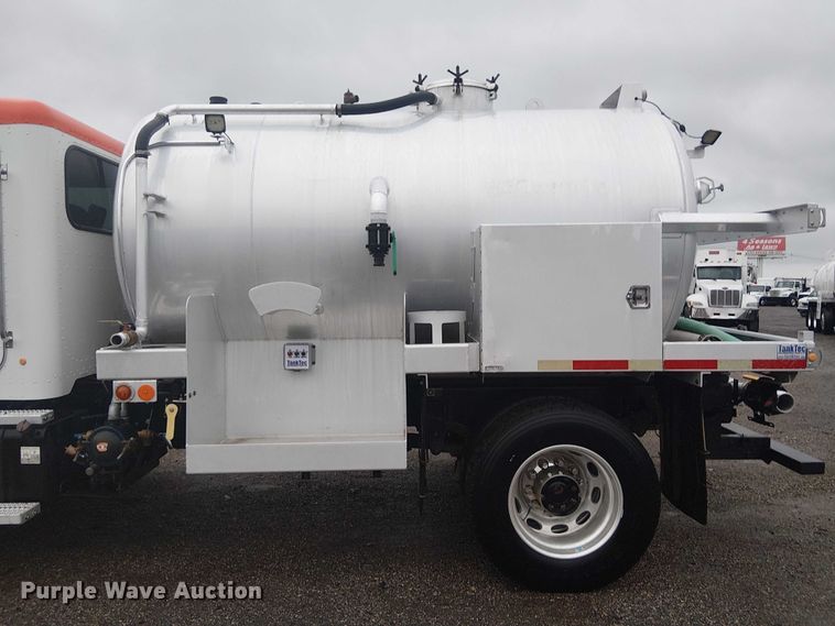 image for item EG1685 2014 Peterbilt 330 vacuum truck