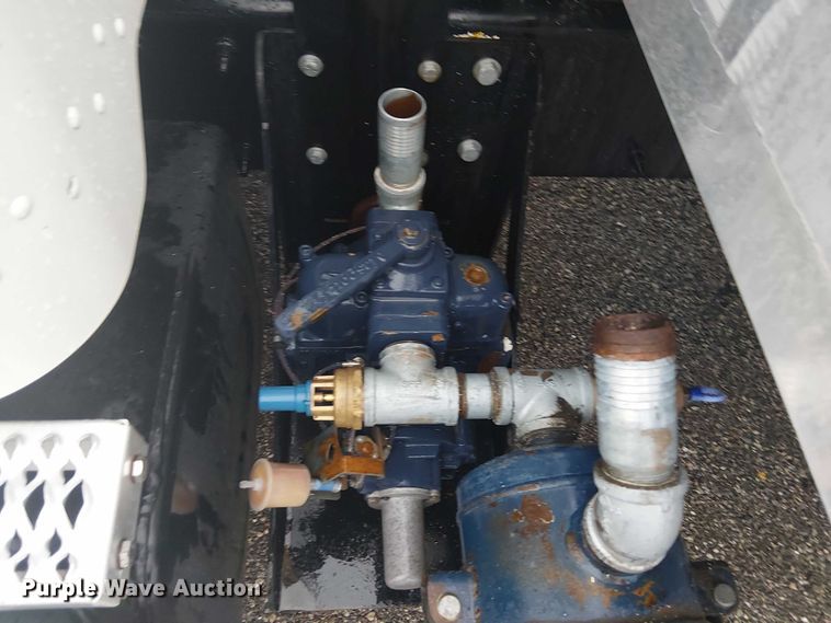 image for item EG1685 2014 Peterbilt 330 vacuum truck