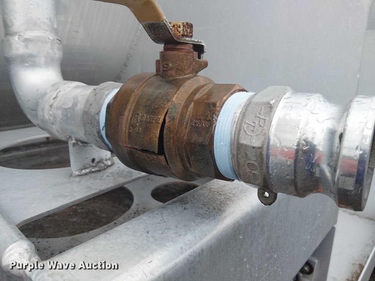 image for item EG1685 2014 Peterbilt 330 vacuum truck