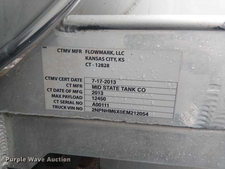 image for item EG1685 2014 Peterbilt 330 vacuum truck