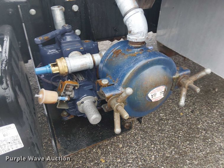 image for item EG1685 2014 Peterbilt 330 vacuum truck