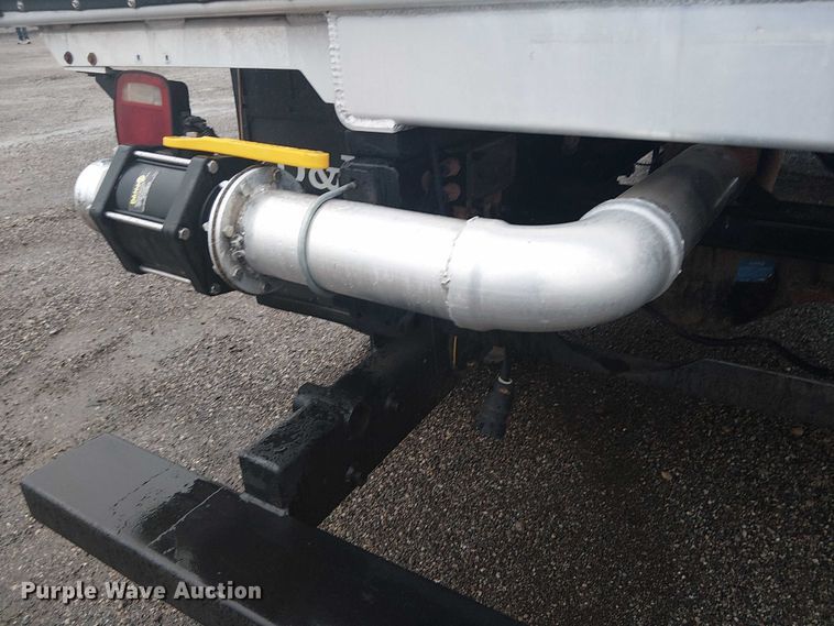 image for item EG1685 2014 Peterbilt 330 vacuum truck