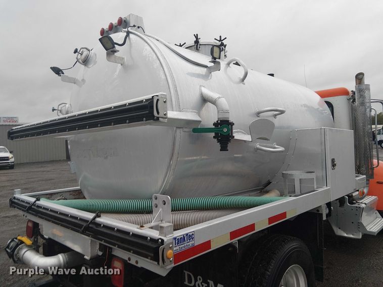 image for item EG1685 2014 Peterbilt 330 vacuum truck
