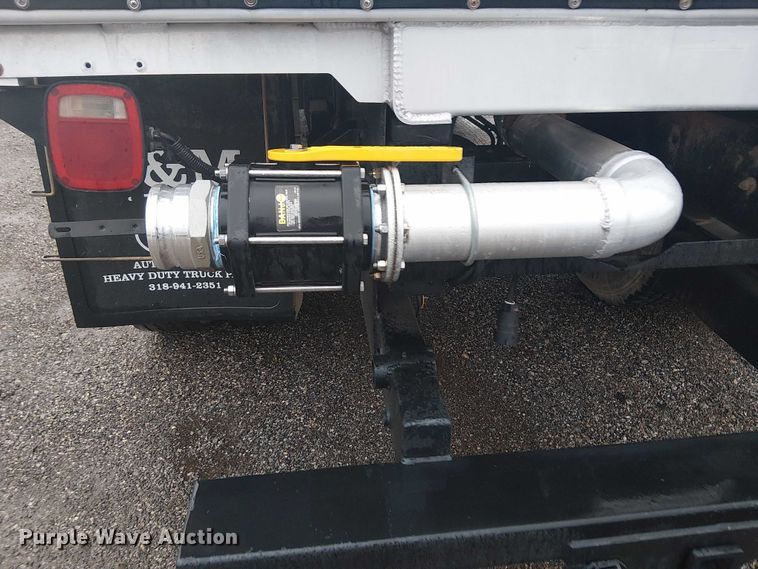 image for item EG1685 2014 Peterbilt 330 vacuum truck