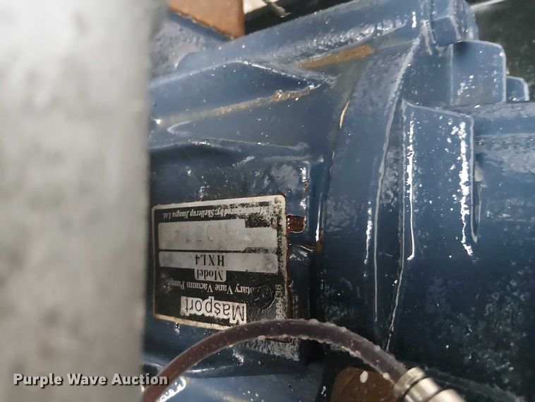 image for item EG1685 2014 Peterbilt 330 vacuum truck