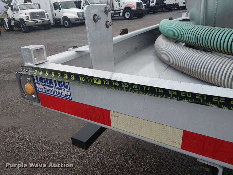 image for item EG1685 2014 Peterbilt 330 vacuum truck