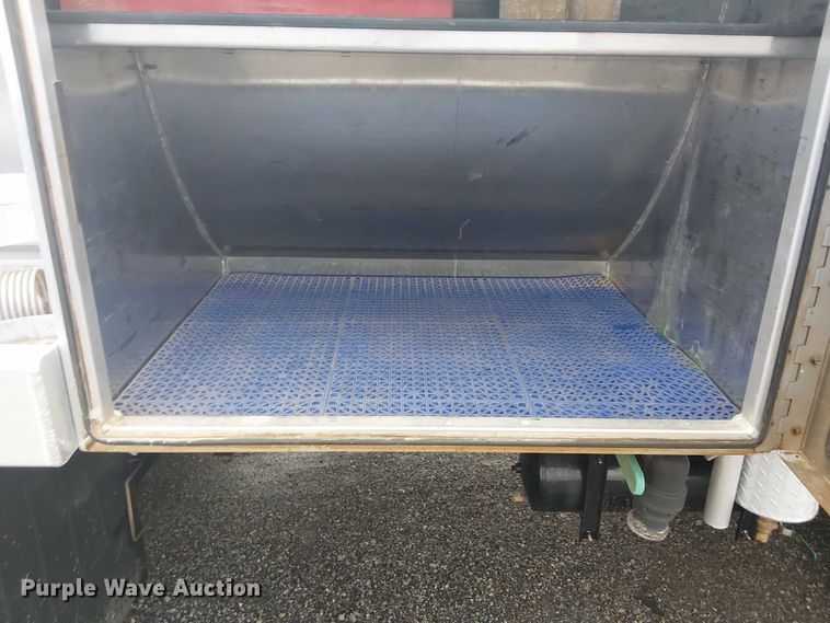 image for item EG1685 2014 Peterbilt 330 vacuum truck