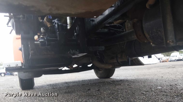 image for item EG1685 2014 Peterbilt 330 vacuum truck